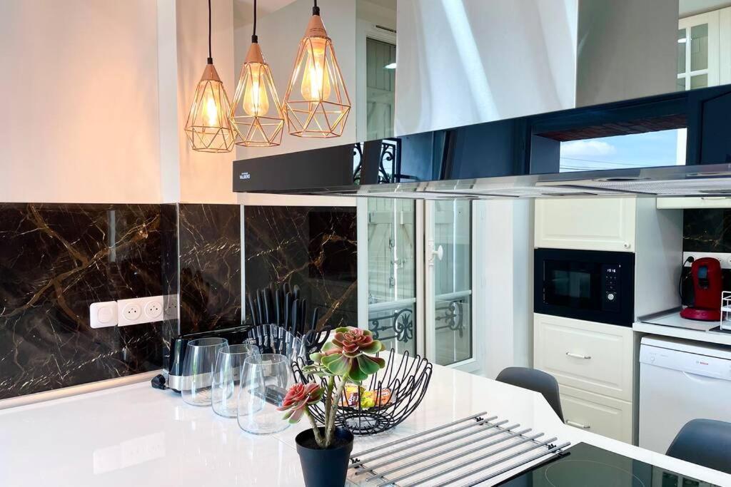 Magnifique villa de 110m2 - grand parking- 20min de Paris - Vier Slaapkamers Villa