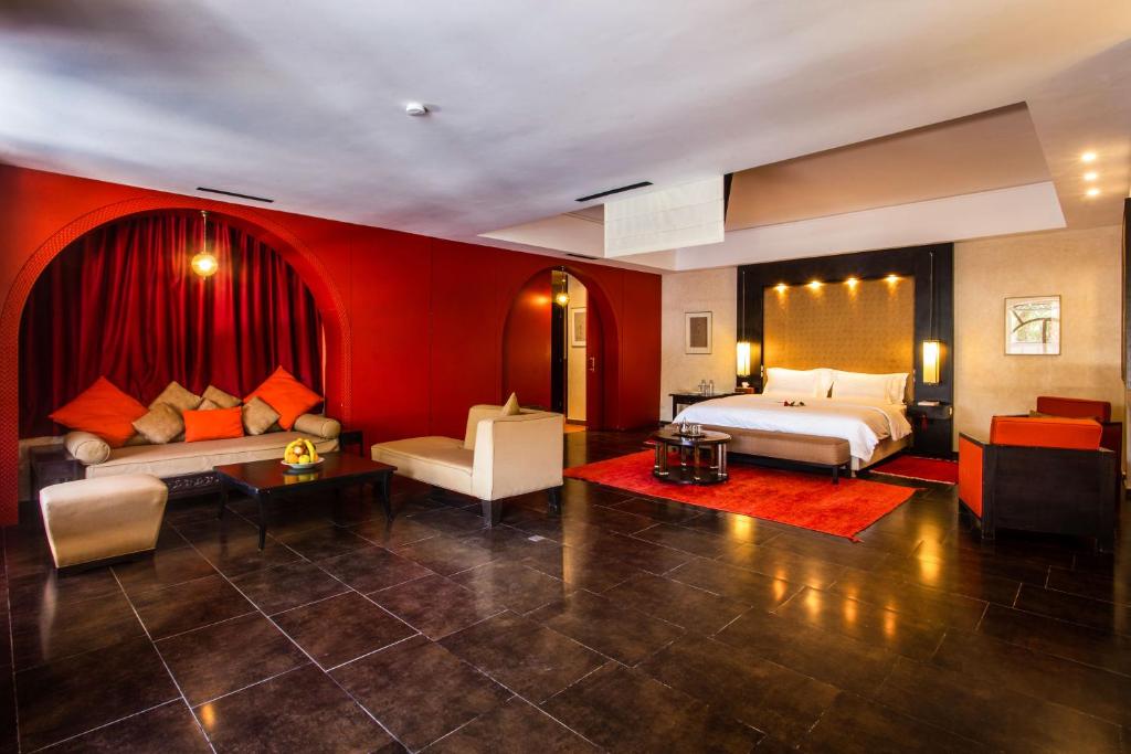 Postel nebo postele na pokoji v ubytování Palais Mirage d'Atlas, Hôtel de Luxe & Spa