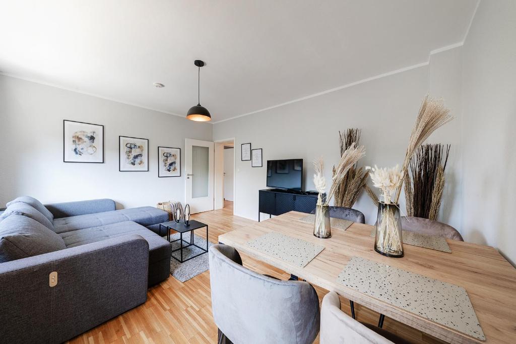 a living room with a table and a couch at Kambrium in Münster