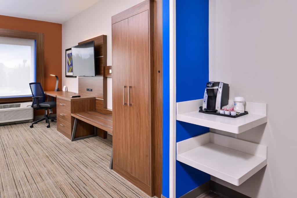 Holiday Inn Express & Suites Farmville by IHG - Error