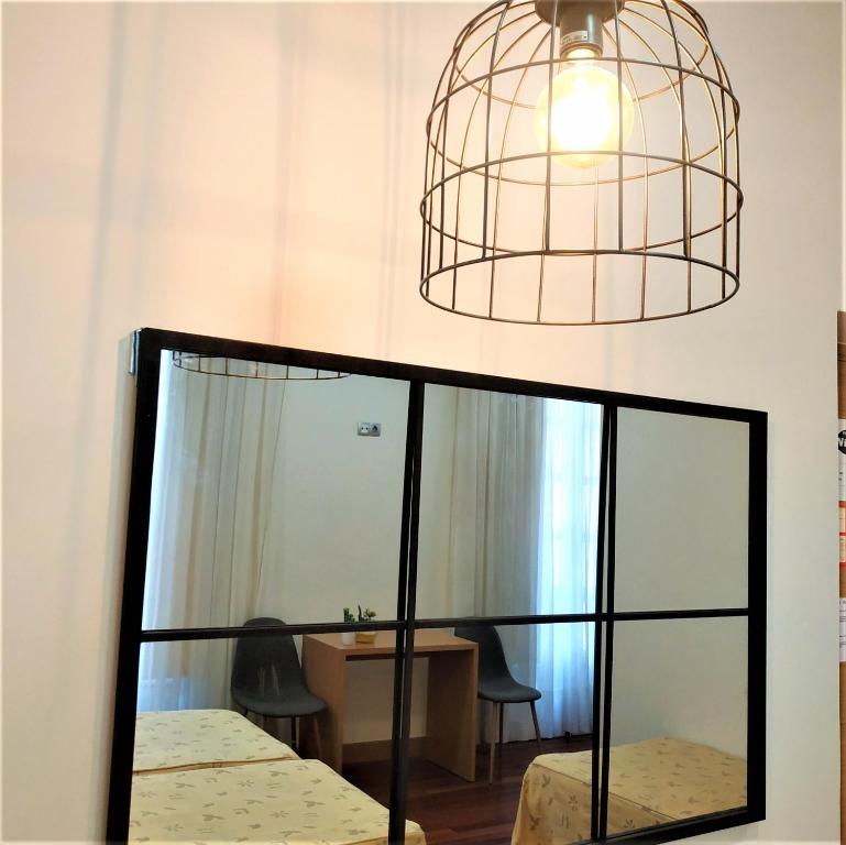 Postel nebo postele na pokoji v ubytování Roquefer Bilbao Central Rooms
