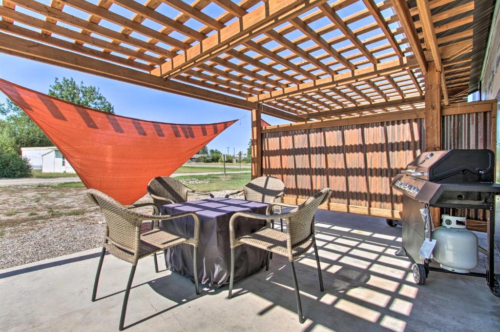 Pet-Friendly Choteau Townhouse with Gas Grill! - Holiday Home