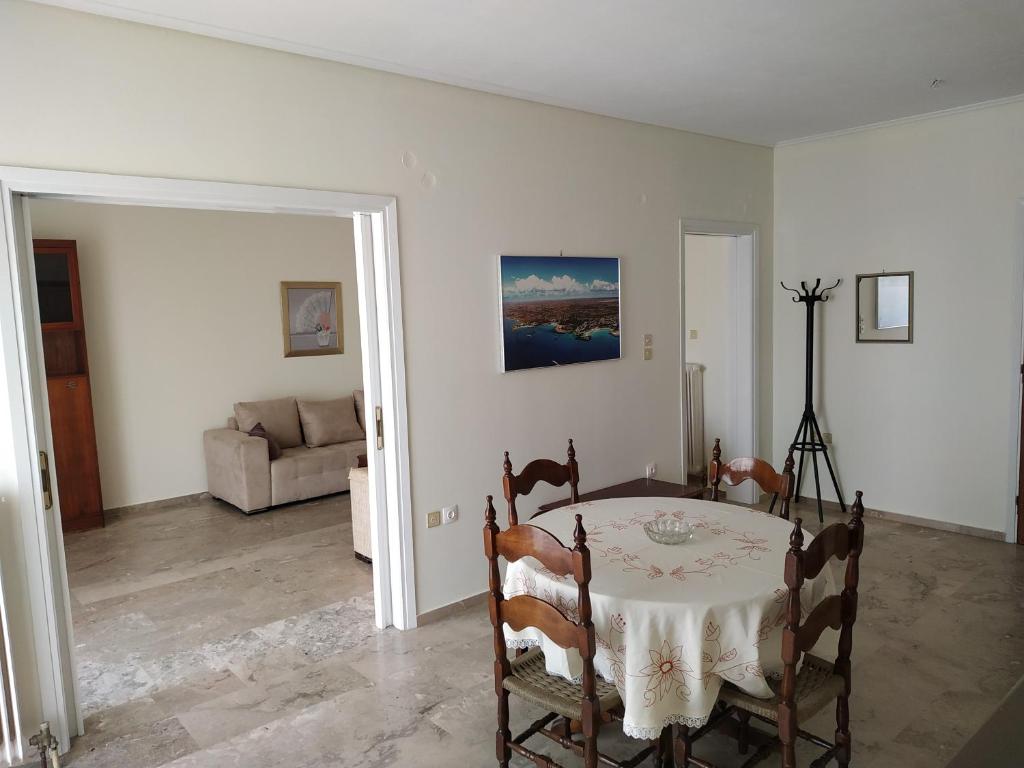 Vangelis apartment near Athens Airport - Two-Bedroom Apartment