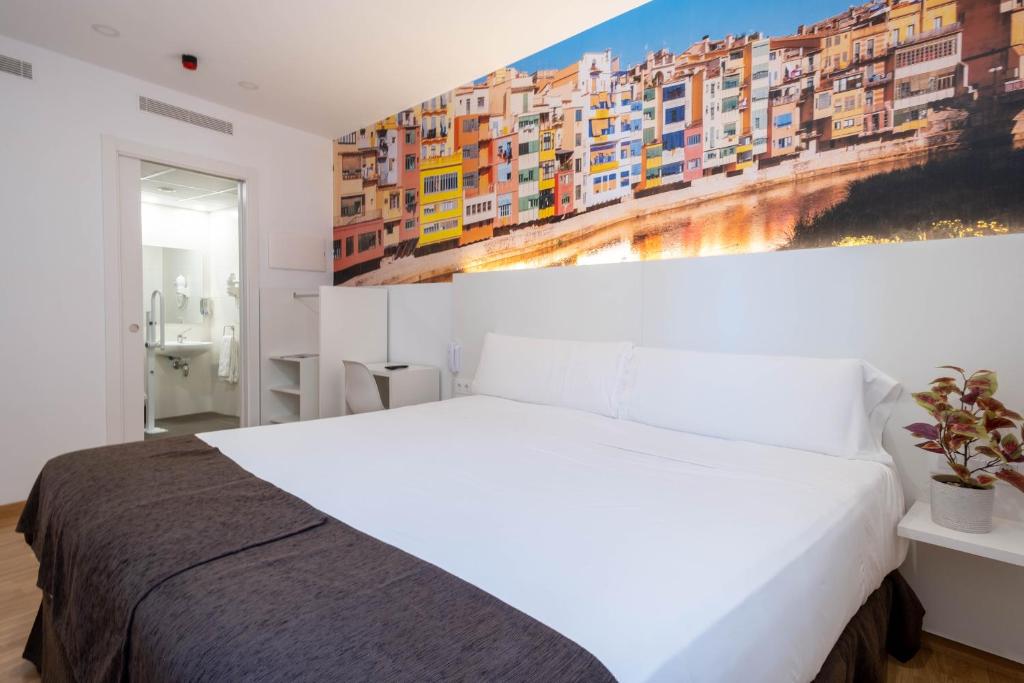Posteľ alebo postele v izbe v ubytovaní Hotel BESTPRICE Girona
