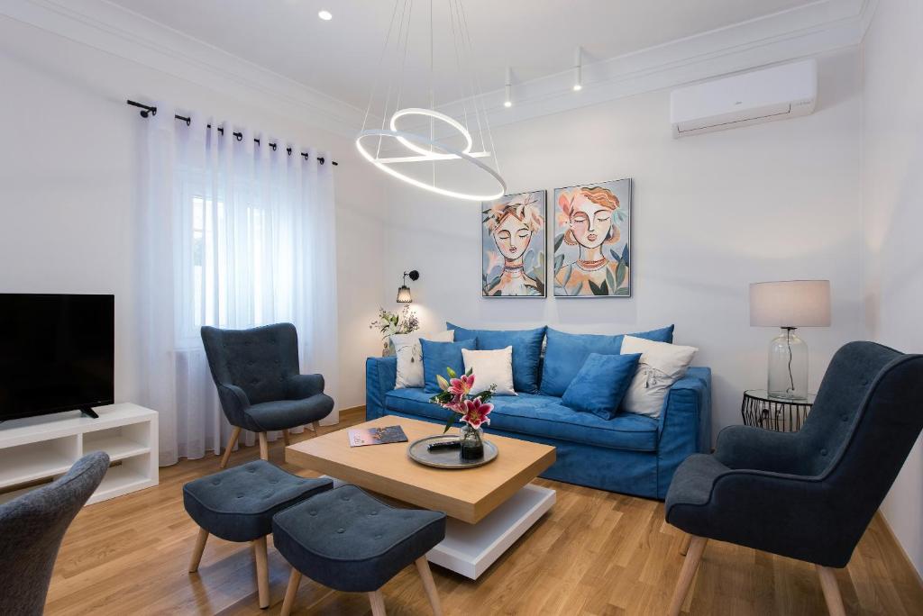 A seating area at Arieni Sea View House