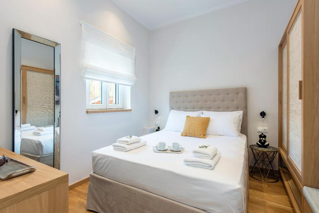 A bed or beds in a room at Arieni Sea View House
