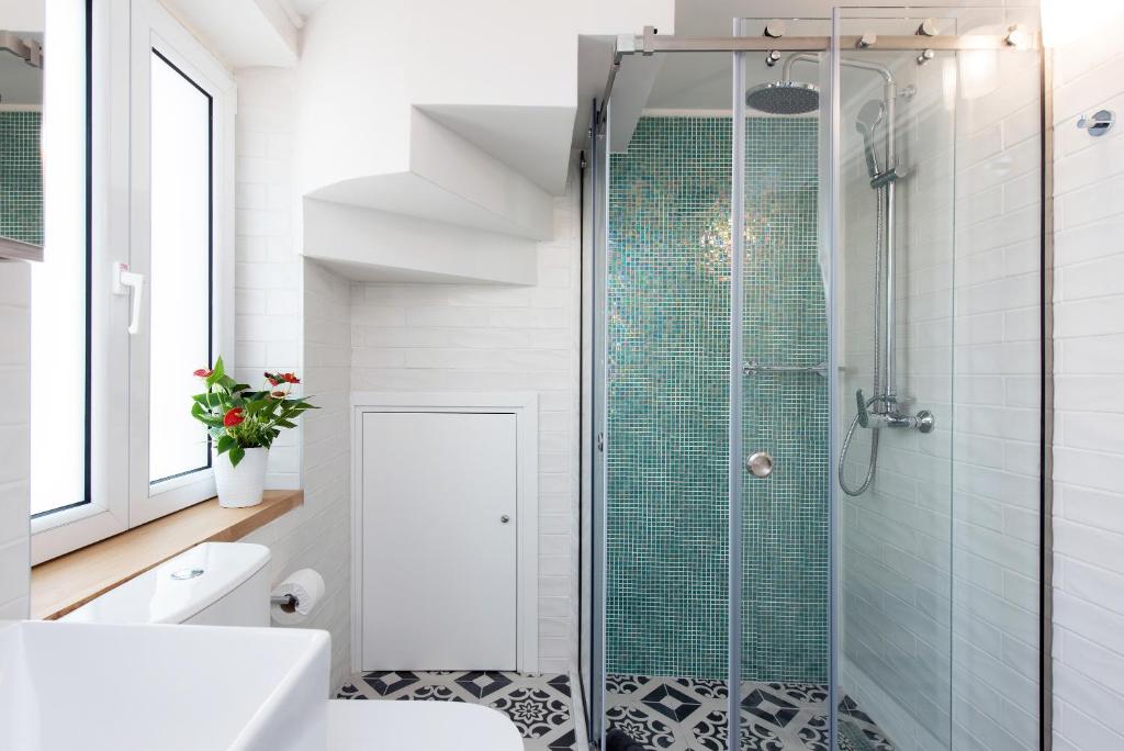 A bathroom at Arieni Sea View House