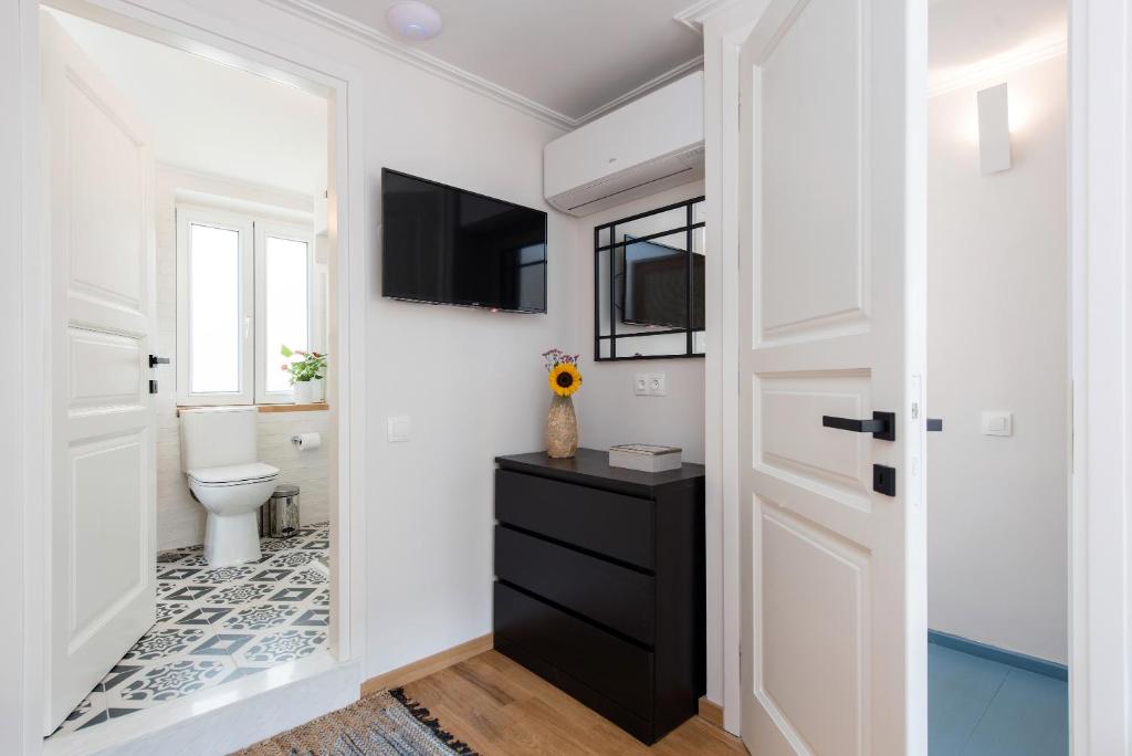 A bathroom at Arieni Sea View House