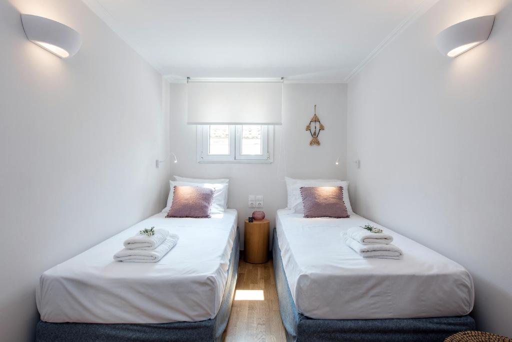 A bed or beds in a room at Arieni Sea View House