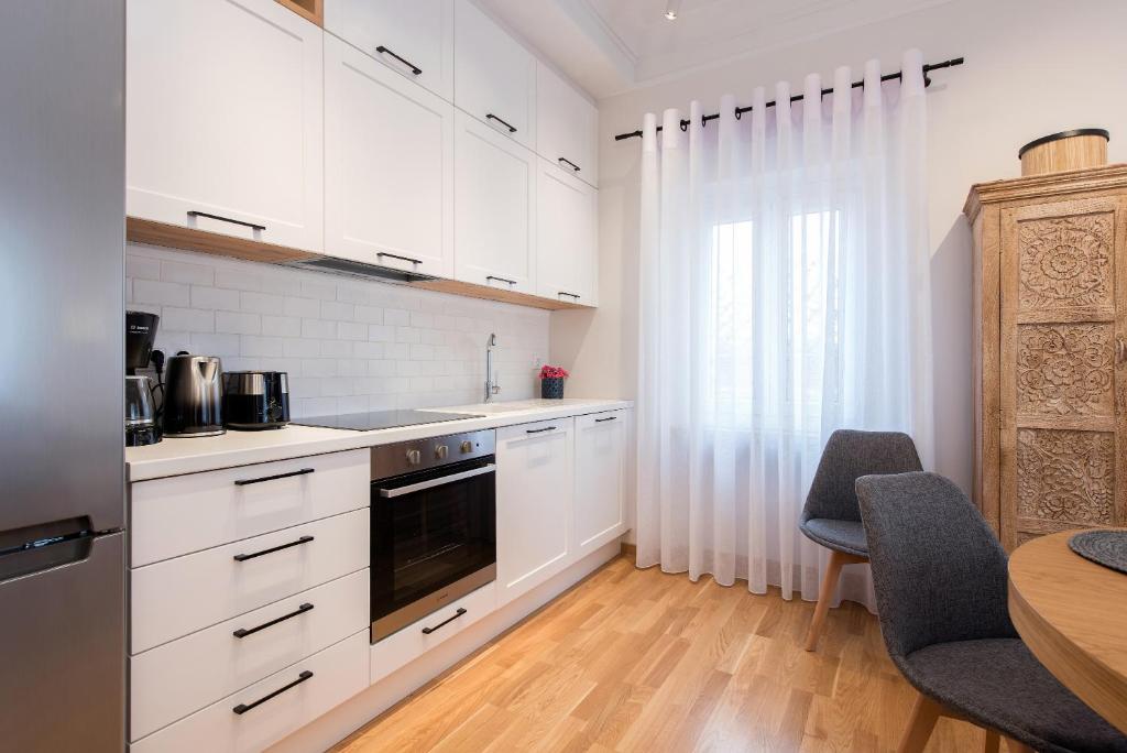 A kitchen or kitchenette at Arieni Sea View House