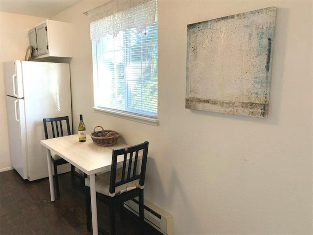 Fotografie z fotogalerie ubytování Contemporary, marine 2bd/1ba Apartment C in Kent v destinaci Kent
