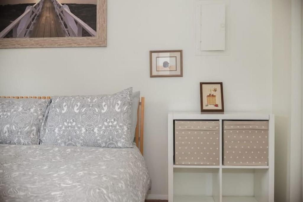 Postel nebo postele na pokoji v ubytování Contemporary, marine 2bd/1ba Apartment C in Kent