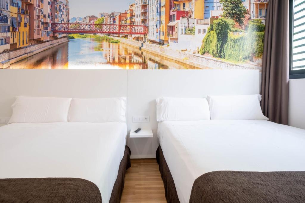 Posteľ alebo postele v izbe v ubytovaní Hotel BESTPRICE Girona