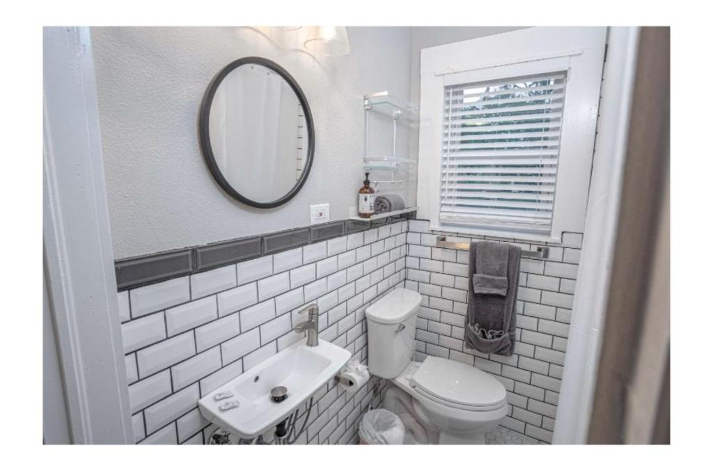 Remodeled Modern 1BR1BA Apt Near Downtown, 5min Pearl - Appartement D'une Chambre