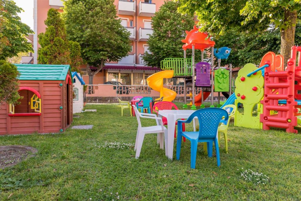 Herní místnost nebo prostor pro děti v ubytování Hotel Apollo