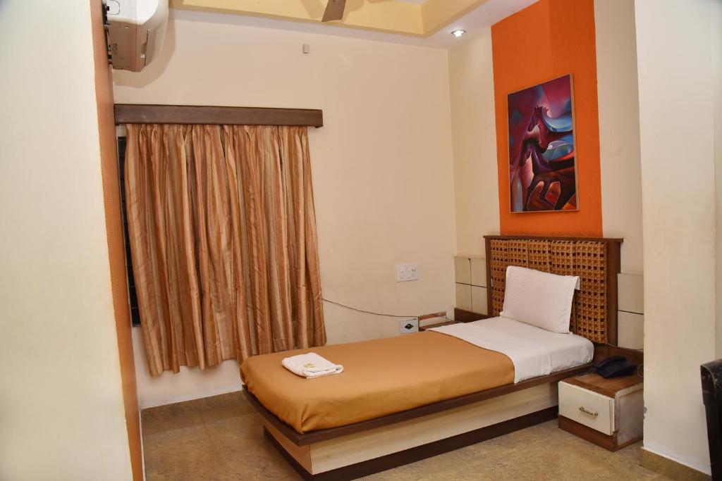 Hotel Ashlesh Manipal - Single Room