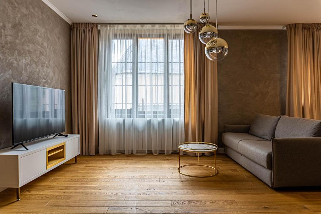 TV a/nebo společenská místnost v ubytování Rosso Aparthotel