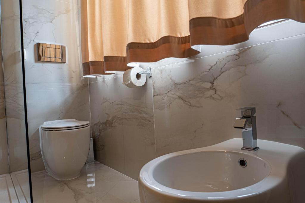 Koupelna v ubytování Rosso Aparthotel
