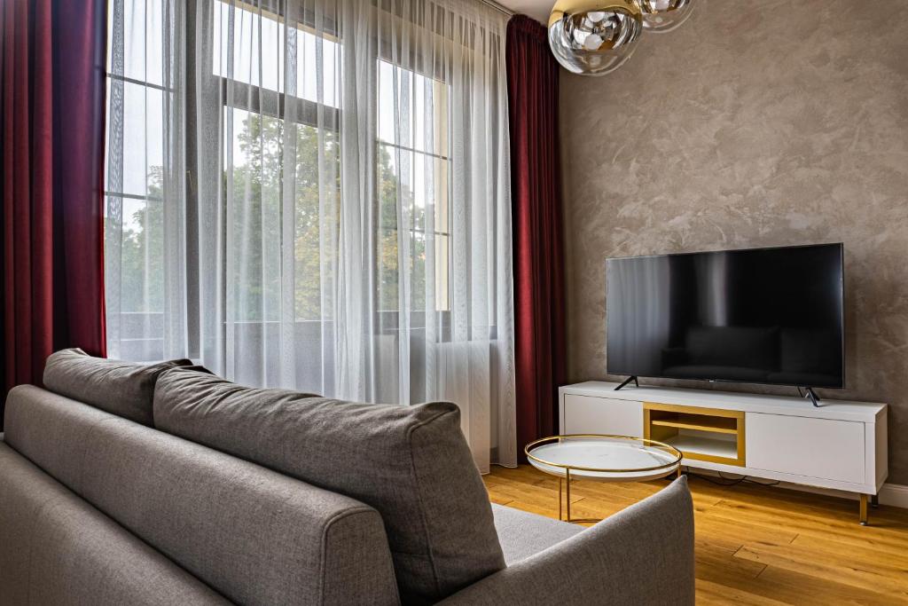TV a/nebo společenská místnost v ubytování Rosso Aparthotel
