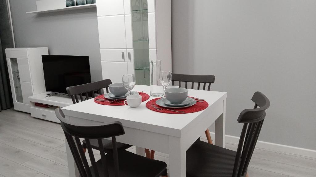 Televízia a/alebo spoločenská miestnosť v ubytovaní Apartament Jakubek