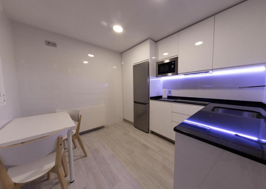 Kuchyňa alebo kuchynka v ubytovaní Apartamentos Palacio de Yolanda