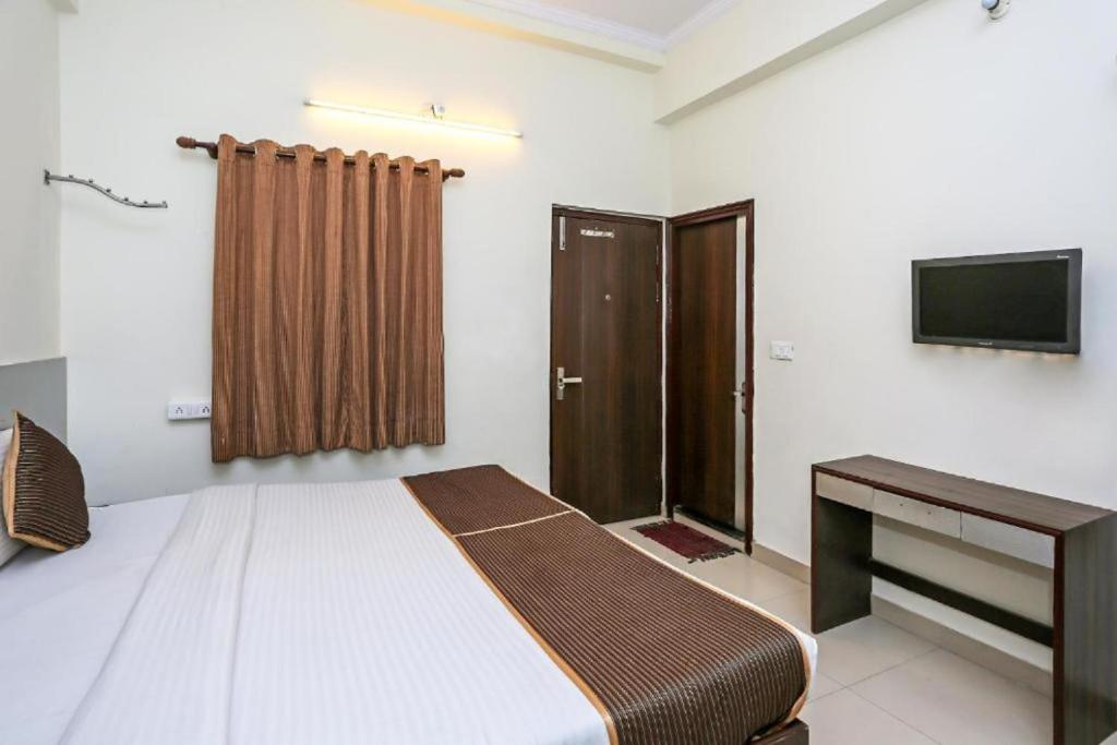 Postel nebo postele na pokoji v ubytování Hotel Anand Villa