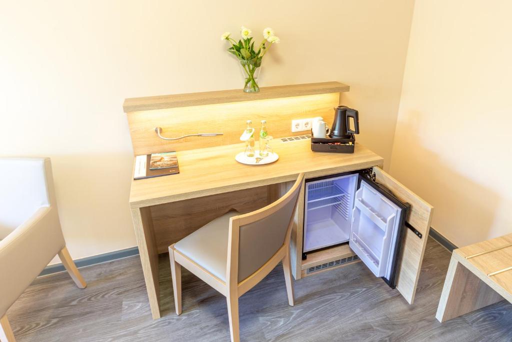 Příslušenství pro přípravu čaje a kávy v ubytování Hotel Rügenblick