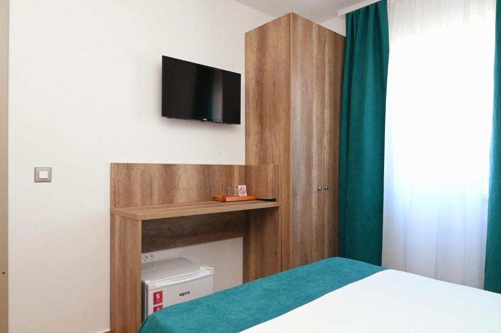 Dona, Altina - Resim 7