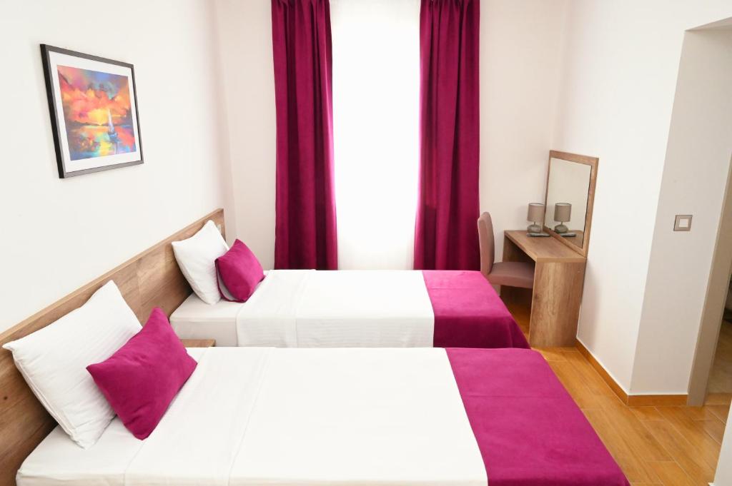 Dona, Altina - Resim 13