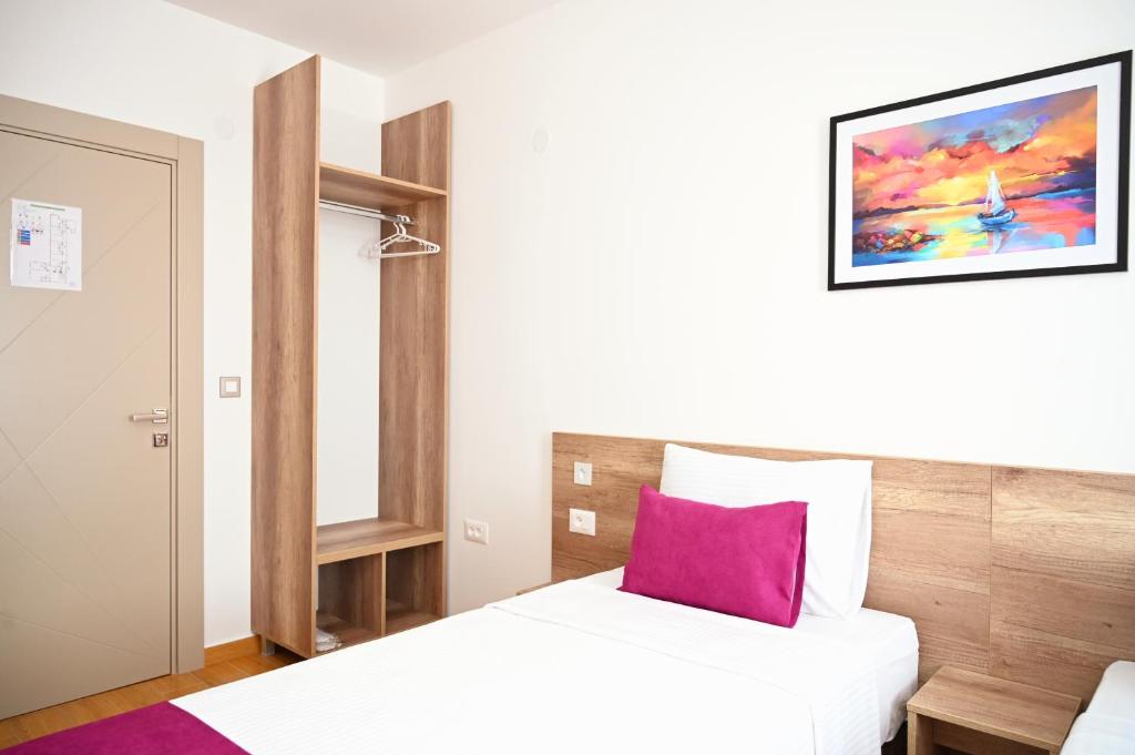 Dona, Altina - Resim 16