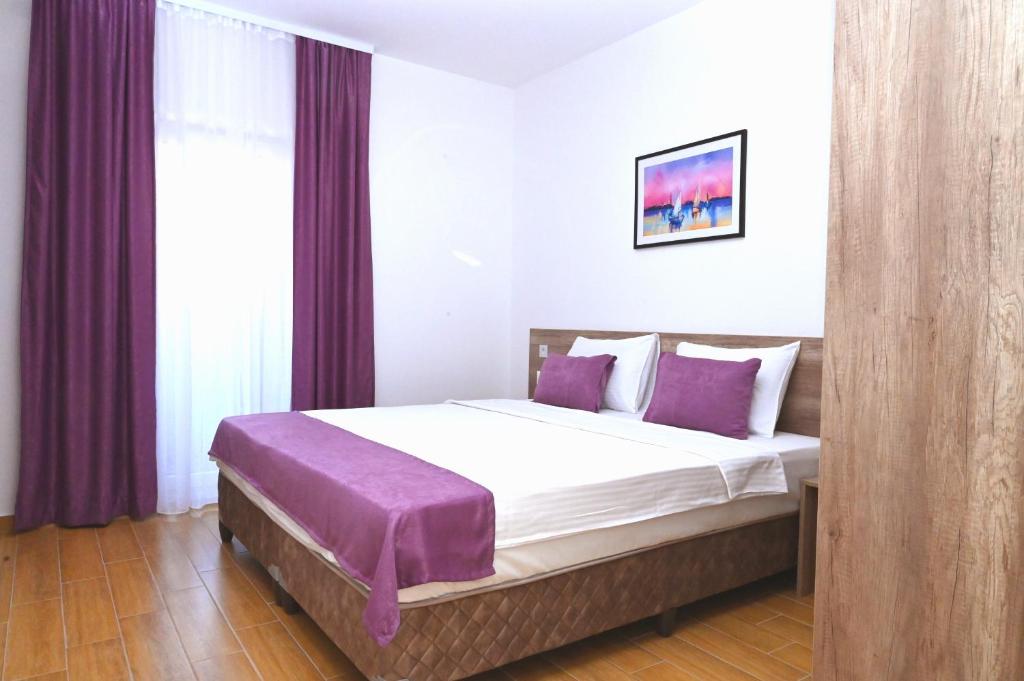 Dona, Altina - Resim 24