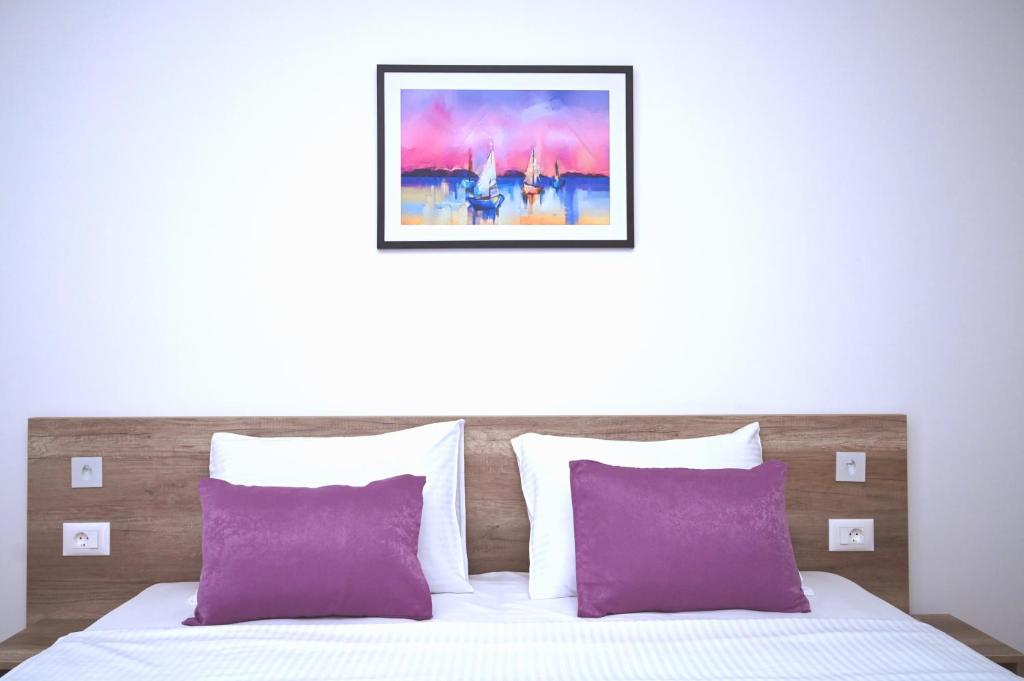 Dona, Altina - Resim 31