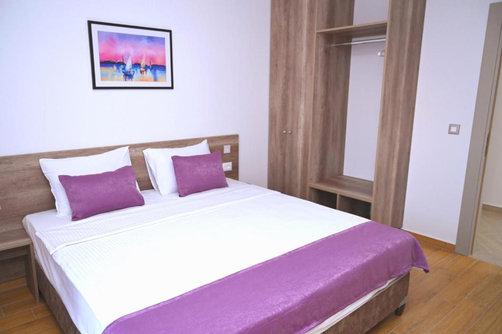 Dona, Altina - Resim 21