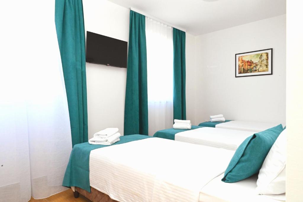 Dona, Altina - Resim 26