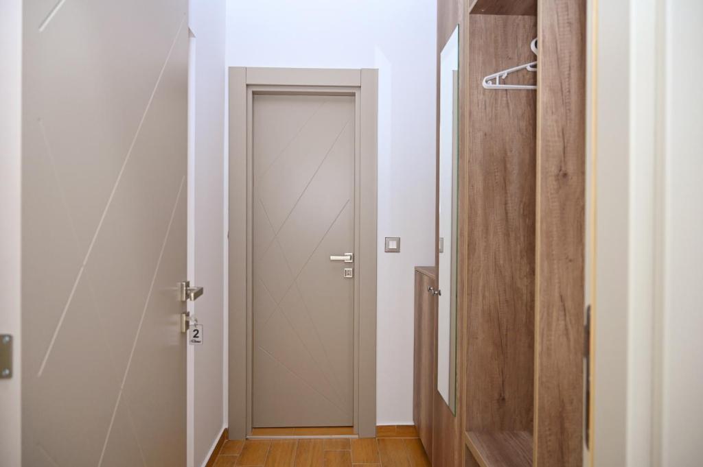 Dona, Altina - Resim 33