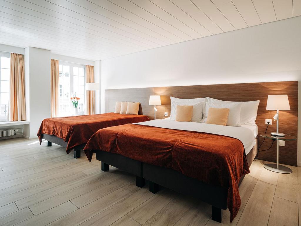 Letto o letti in una camera di Hotel Krone Thun