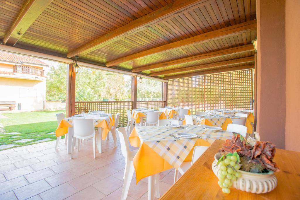Een restaurant of ander eetgelegenheid bij Bonsai B&B Alghero