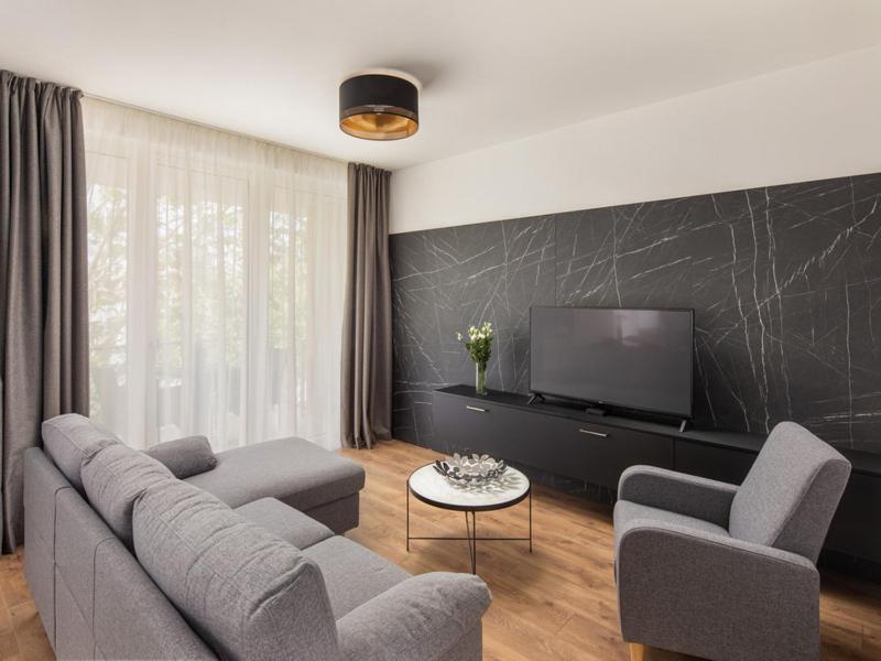 Televízia a/alebo spoločenská miestnosť v ubytovaní Hotel Carbona Spa Residence Apartmanok