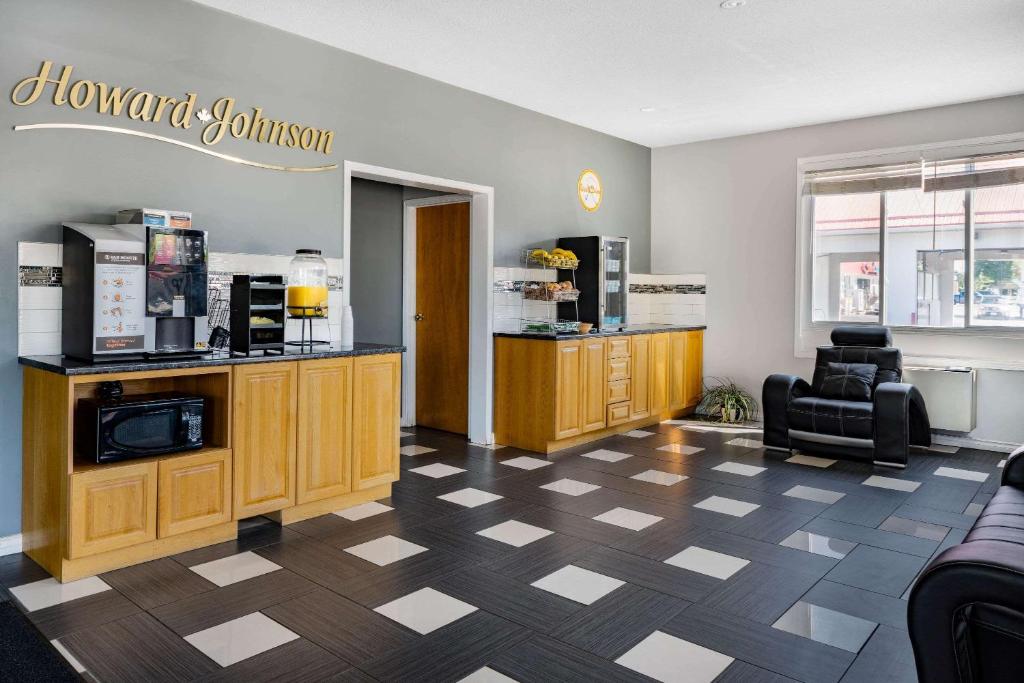 Kuchyň nebo kuchyňský kout v ubytování Howard Johnson by Wyndham Gananoque