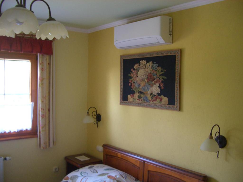 Postel nebo postele na pokoji v ubytování Bundi Vendégház