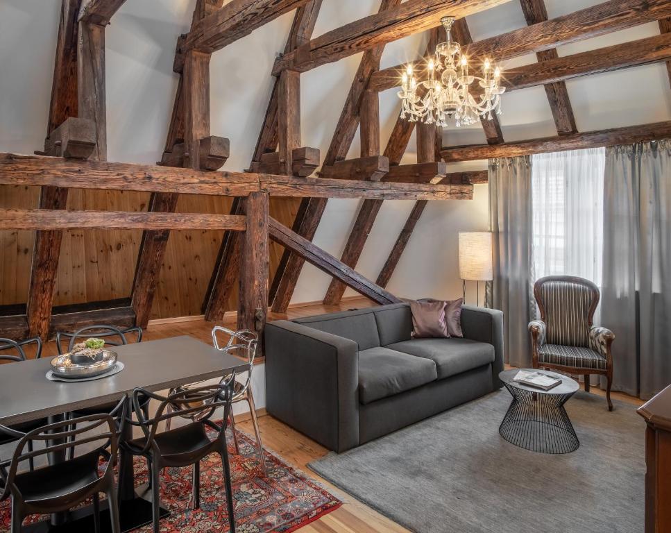 Chateau 9 Apartments by Adrez - Two-Bedroom Apartment With Terrace