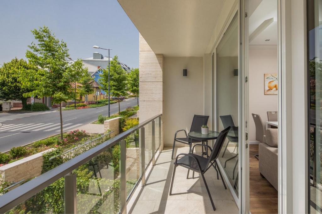Balkón alebo terasa v ubytovaní Hotel Carbona Spa Residence Apartmanok