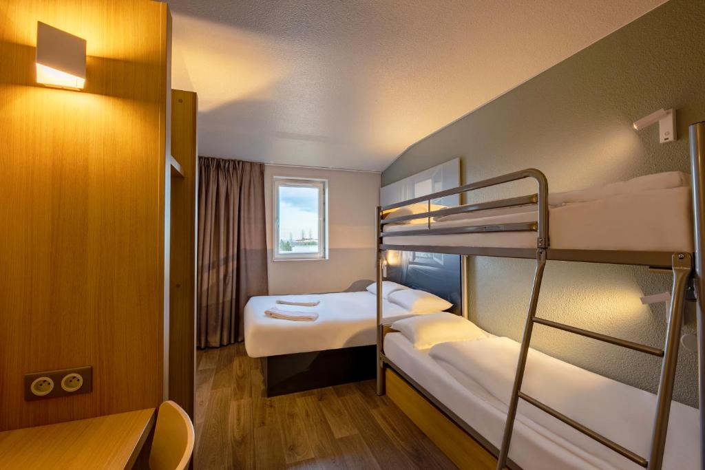 B&B HOTEL Poitiers 1 Futuroscope - Habitación Cuádruple