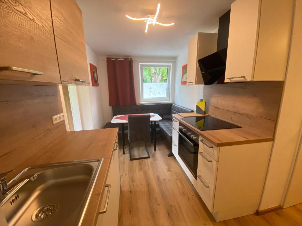 Kuchyňa alebo kuchynka v ubytovaní Auszeit Salzkammergut Appartements