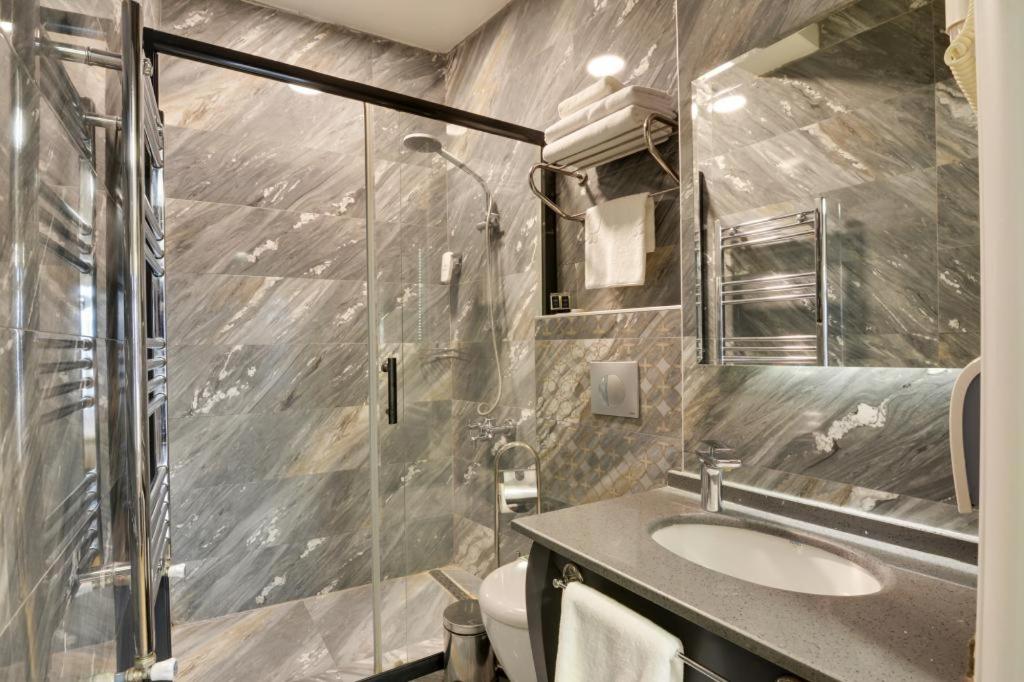 A bathroom at Grande Stella Hotel