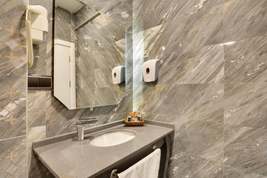 A bathroom at Grande Stella Hotel