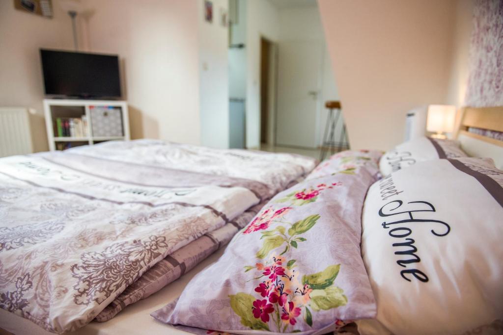 Postel nebo postele na pokoji v ubytování Ferienwohnung am Zeulenrodaer Meer