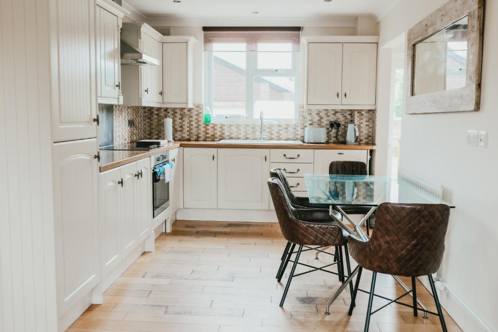 Well equipped large home with hot tub & log burner