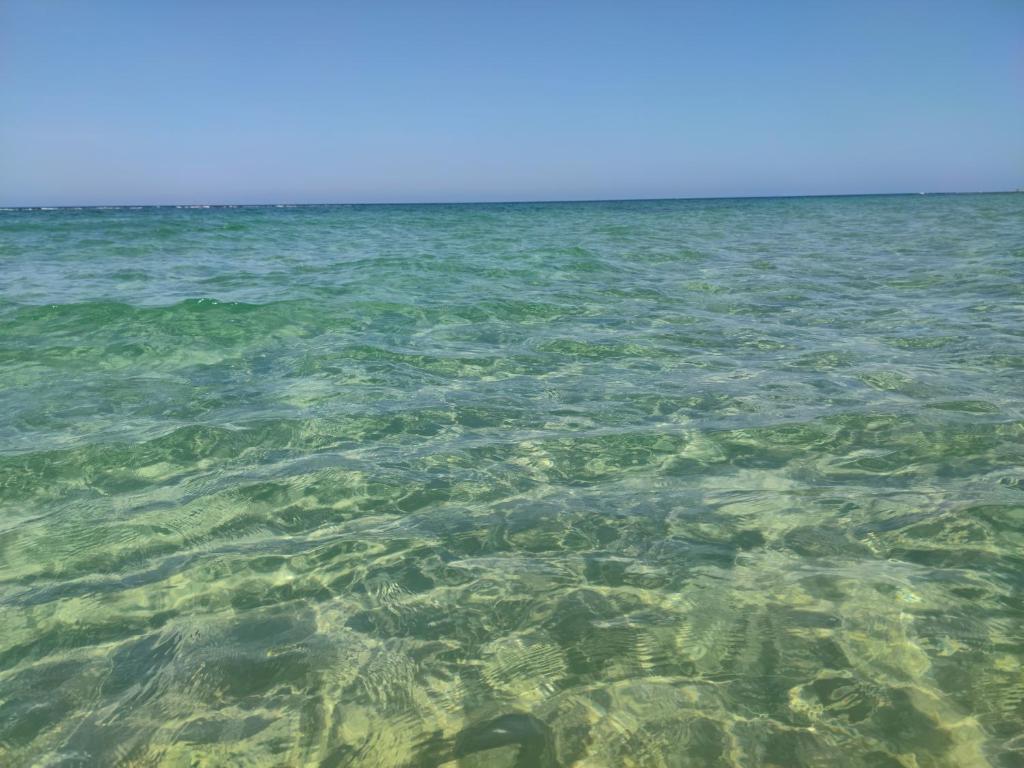 a view of the clear water of the ocean at Casa Mediterranea Jacuzzi riscaldata con Caminetto in Specchiolla