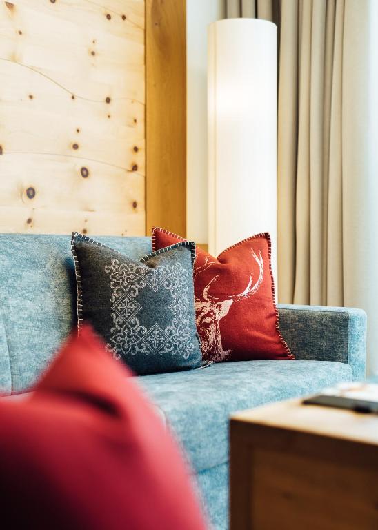 A seating area at Schneeweiss lifestyle - Apartments - Living